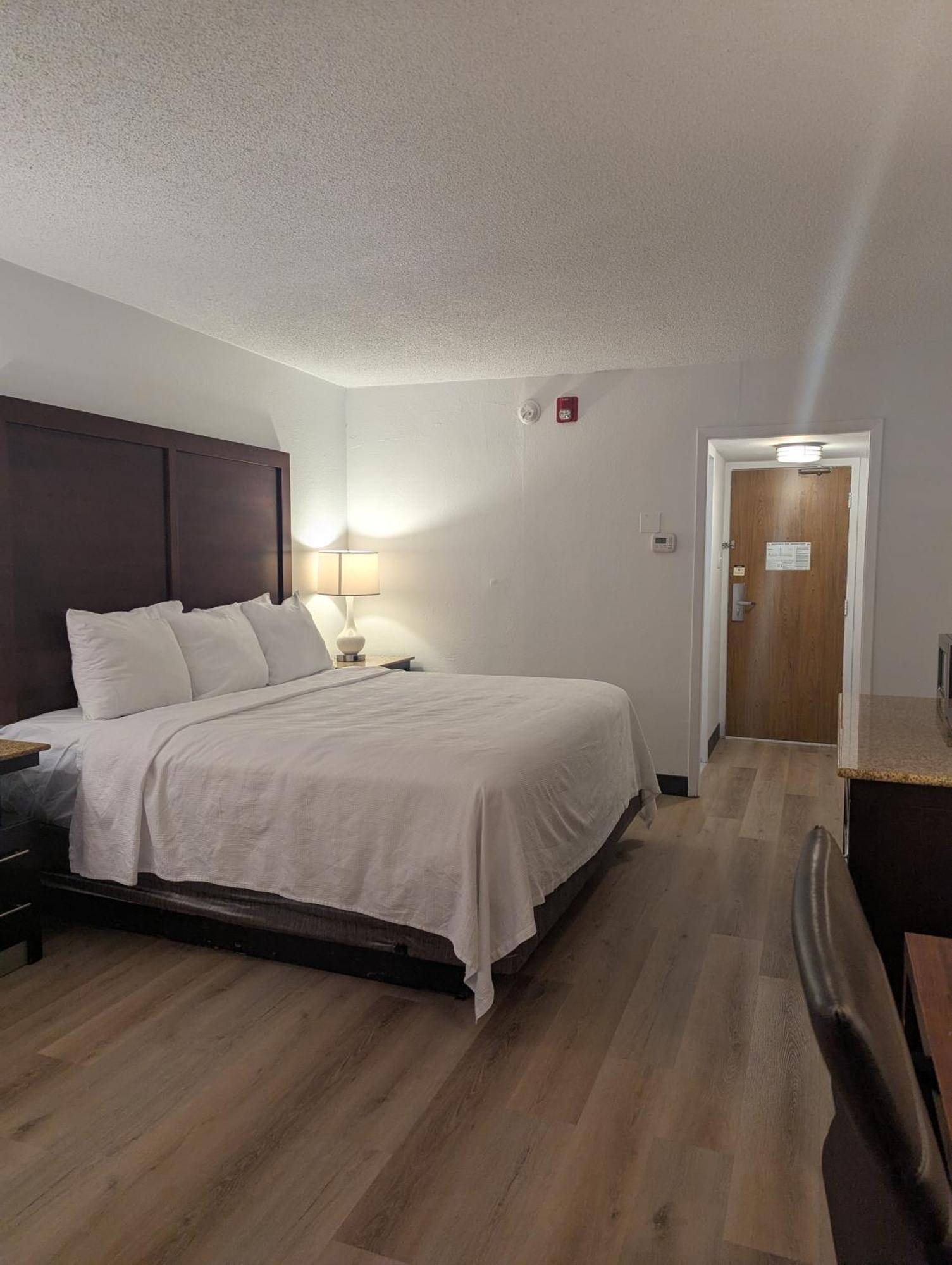 Plaza Hotel Denver Central ภายนอก รูปภาพ